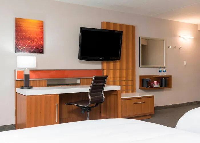 Sonesta Hotel Grand Rapids Airport